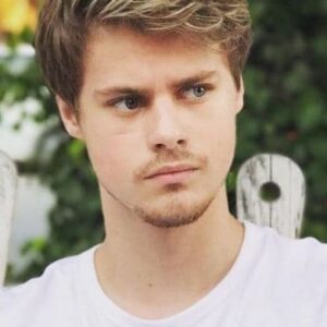 تصویر هنرمند Mitchell Kummen