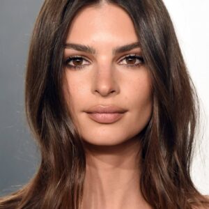 تصویر هنرمند Emily Ratajkowski