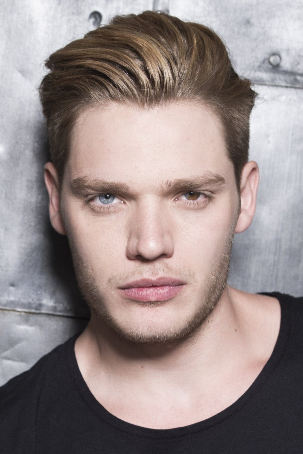 تصویر هنرمند Dominic Sherwood