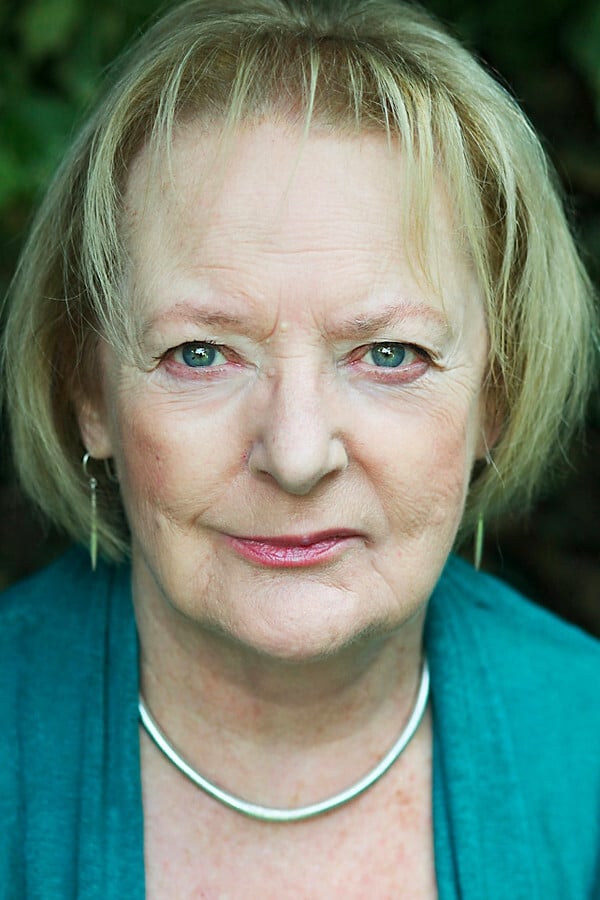 تصویر هنرمند June Watson