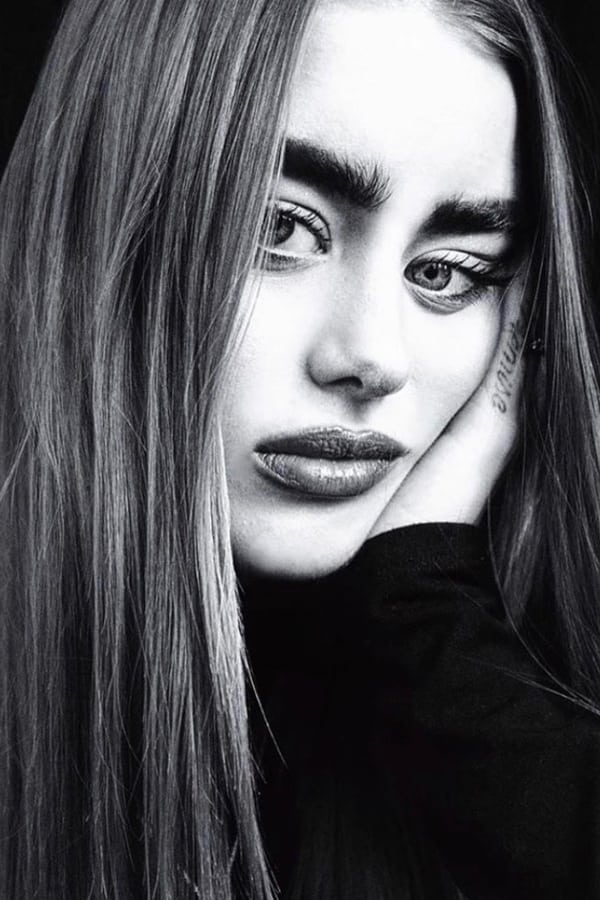 تصویر هنرمند Alli Hart