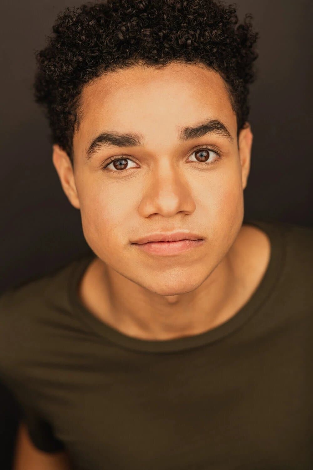 تصویر هنرمند Miles Gutierrez-Riley