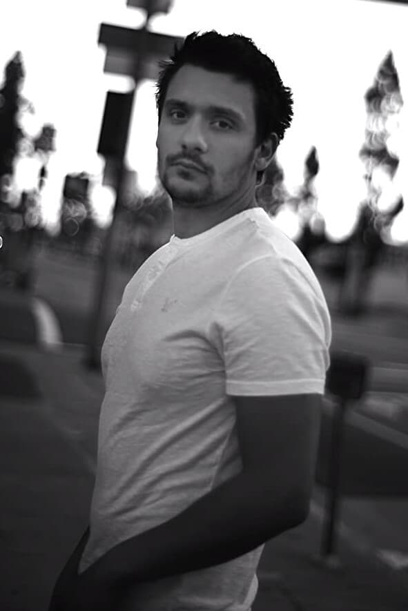 تصویر هنرمند Valerio Esposito