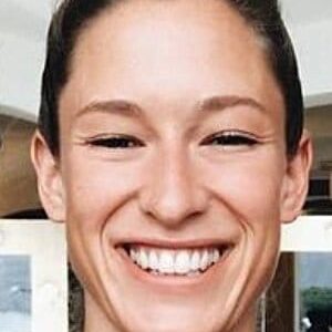 تصویر هنرمند Hayley Warnes