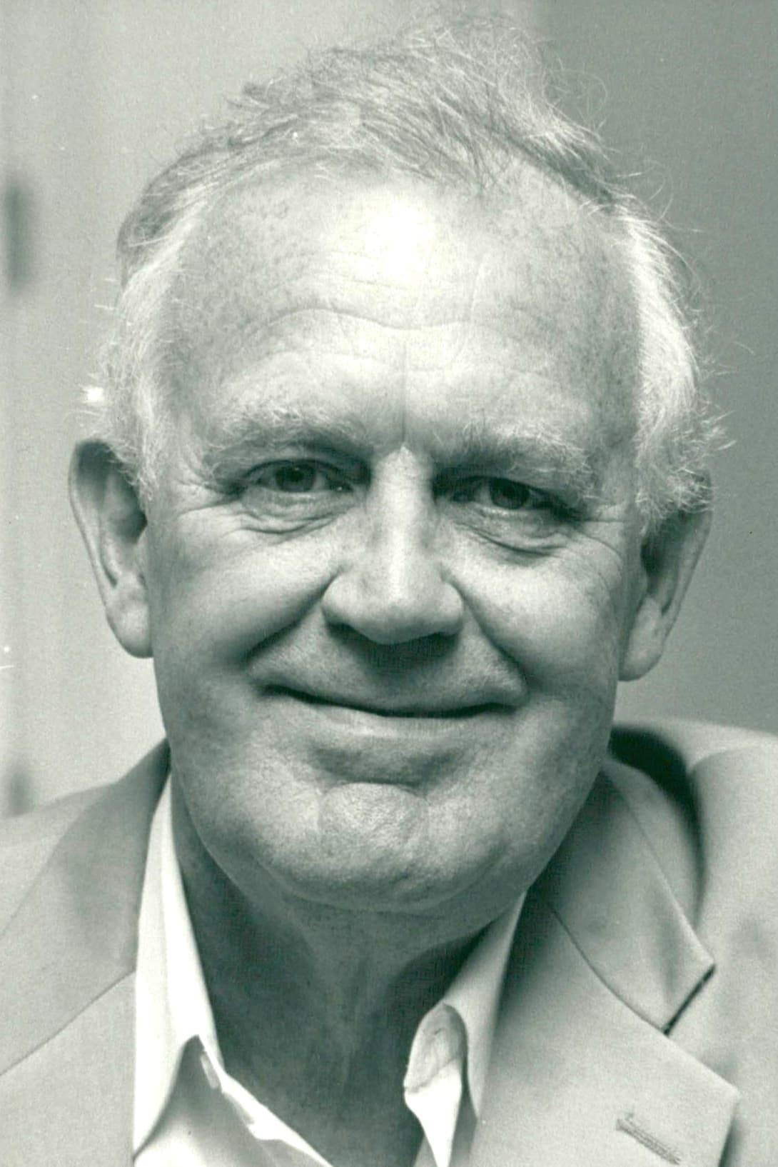 تصویر هنرمند Joss Ackland