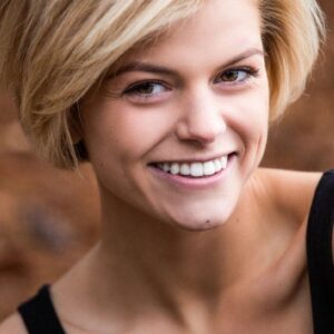 تصویر هنرمند Emma Elle Roberts