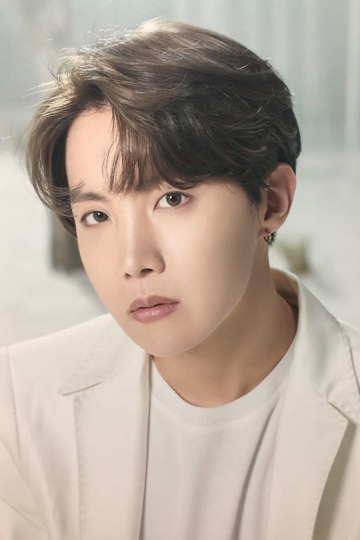 تصویر هنرمند j-hope