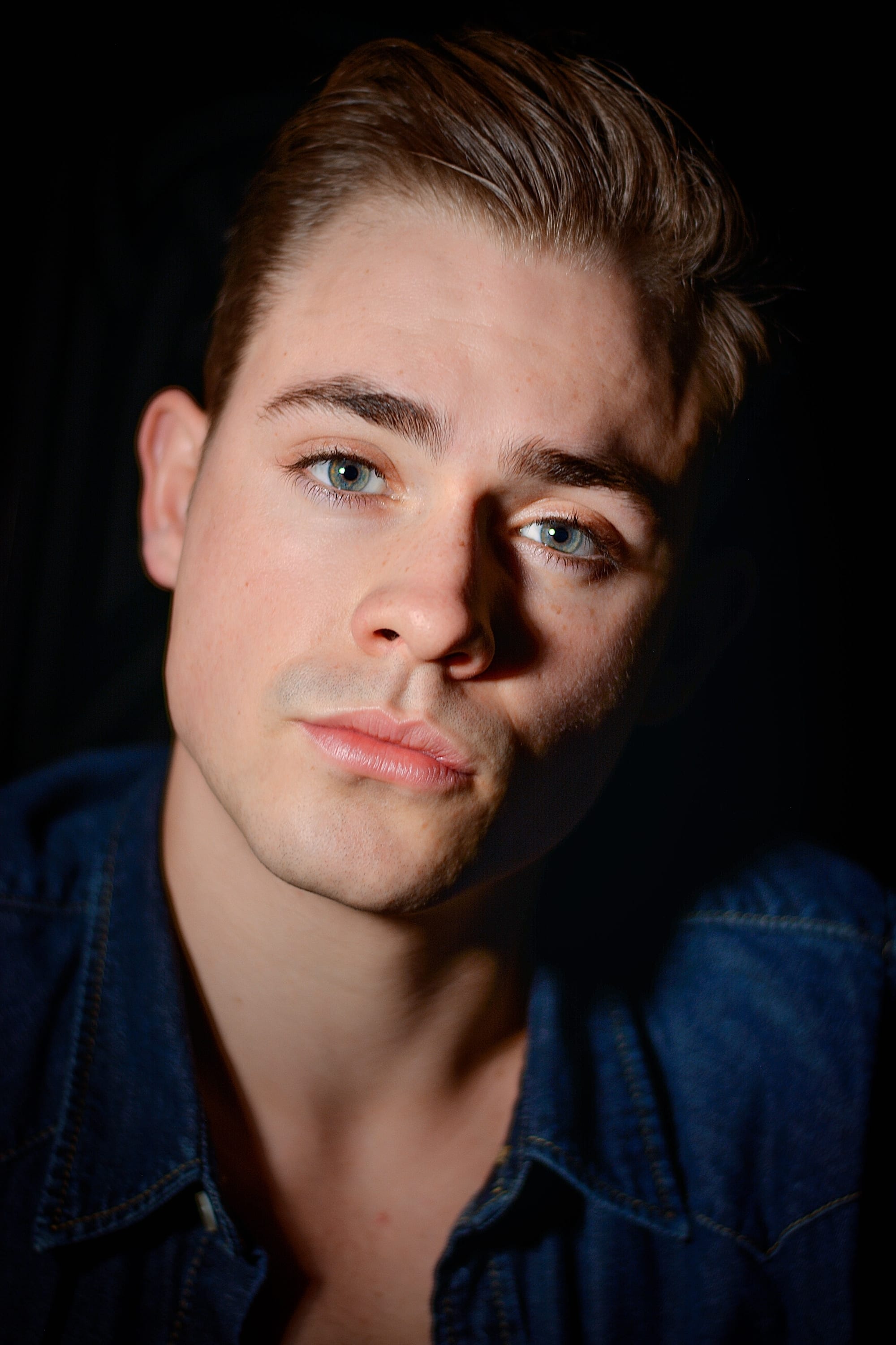 تصویر هنرمند Dacre Montgomery