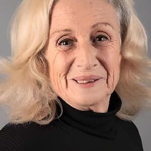 تصویر هنرمند Gönül Ürer