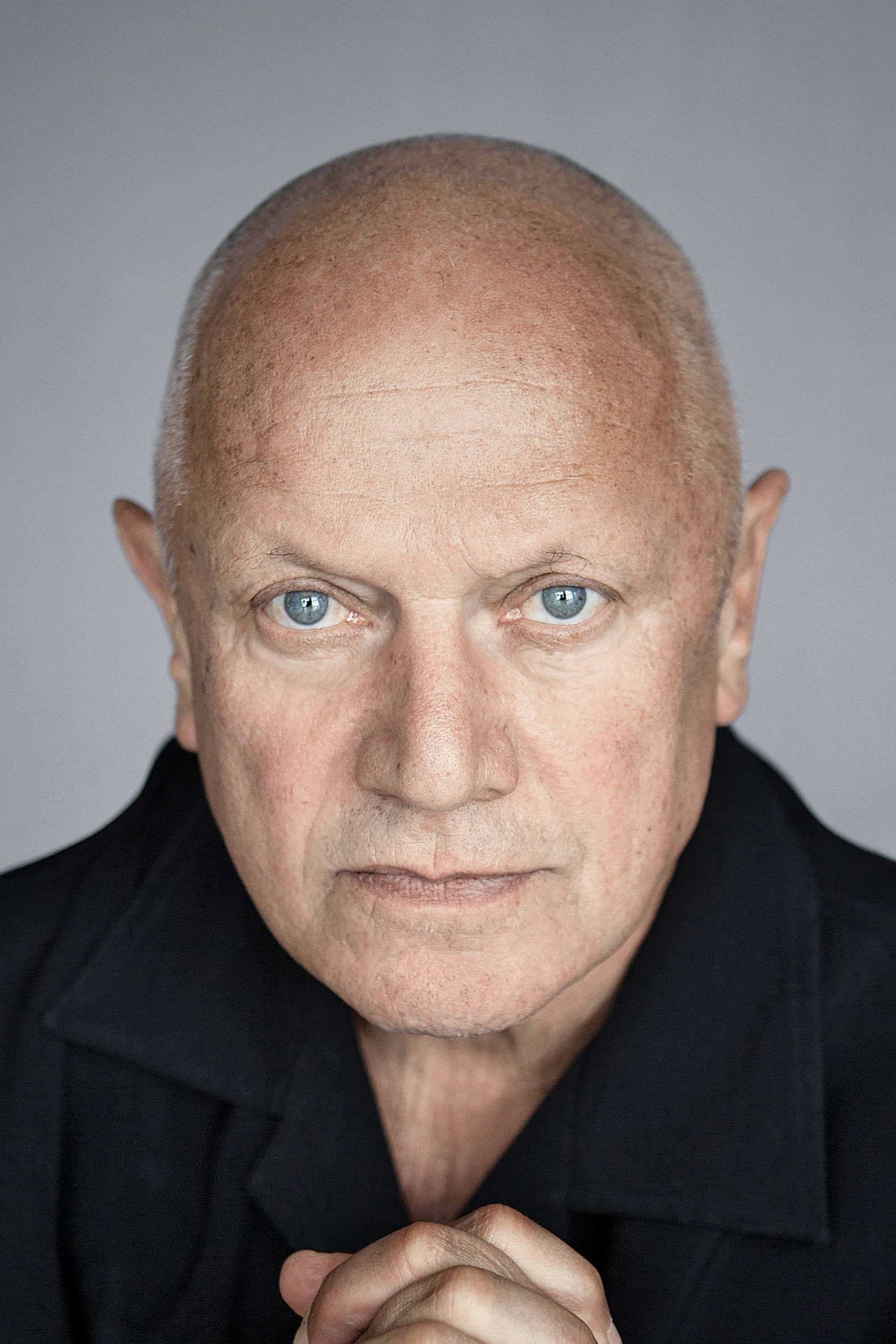 تصویر هنرمند Steven Berkoff
