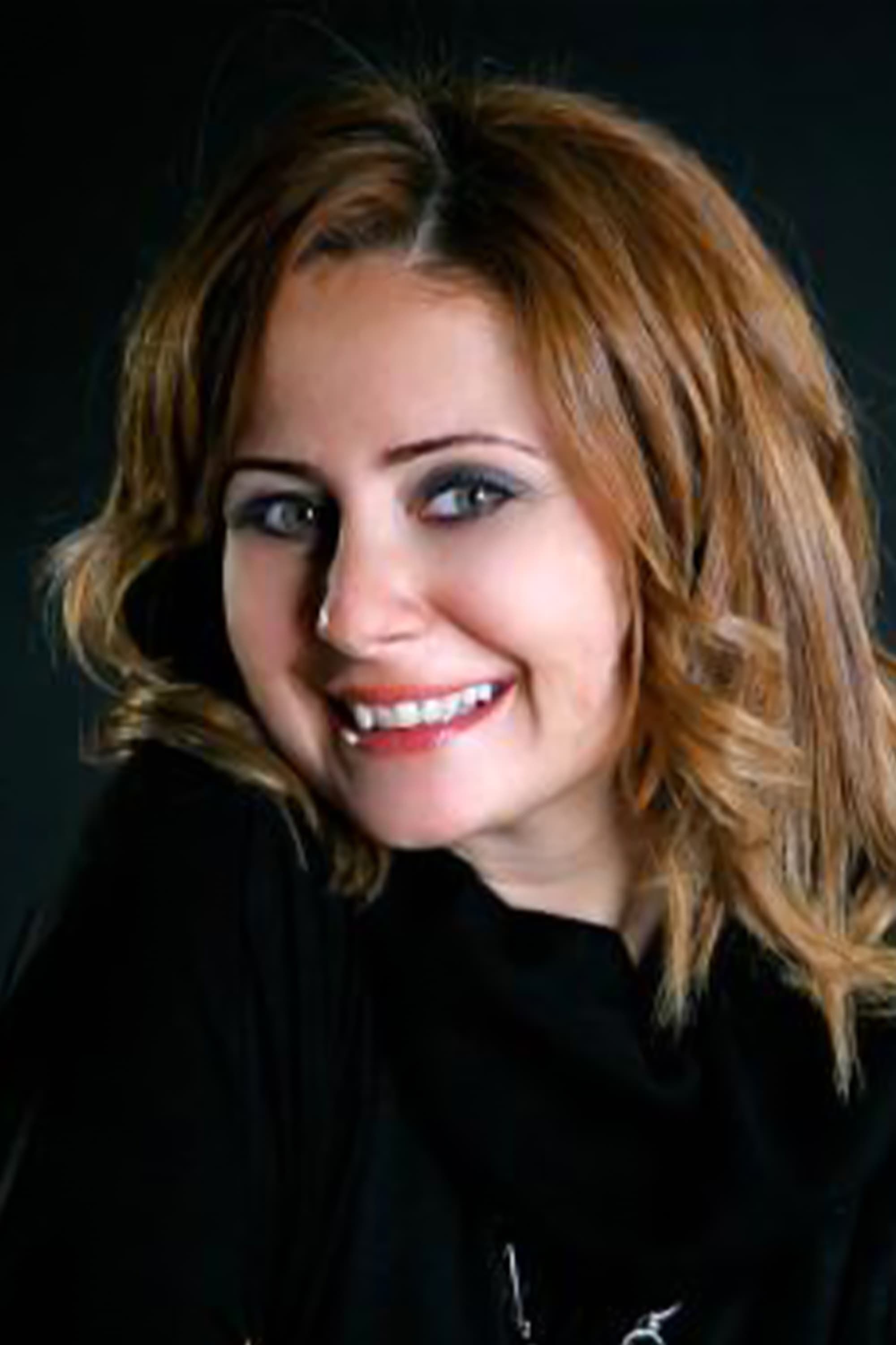 تصویر هنرمند Esra Akkaya