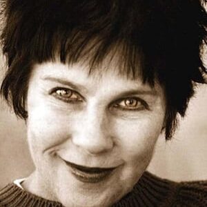 تصویر هنرمند Mews Small