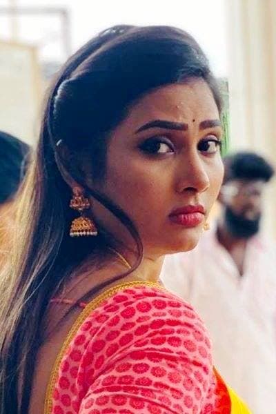تصویر هنرمند Myna Nandhini