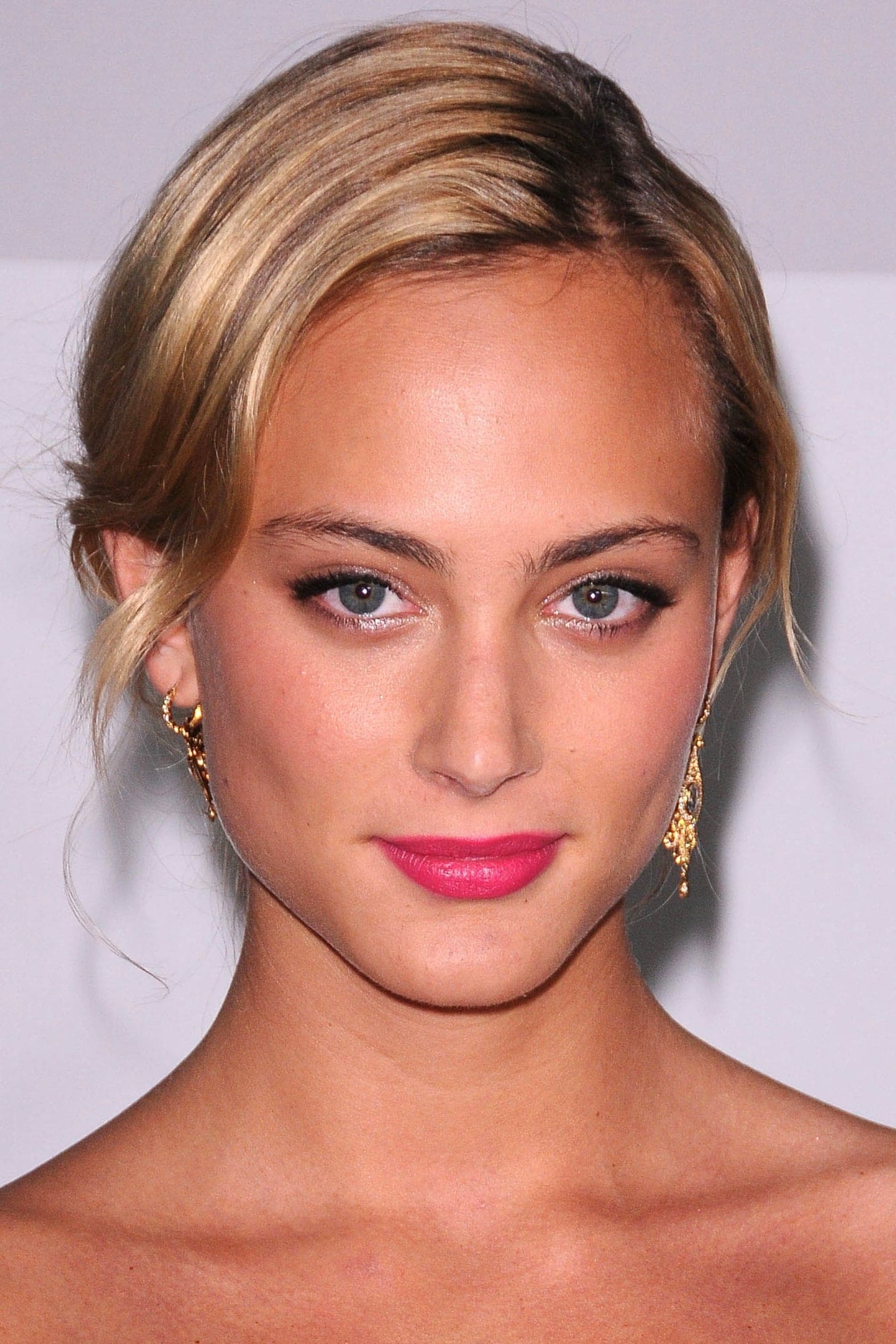 تصویر هنرمند Nora Arnezeder