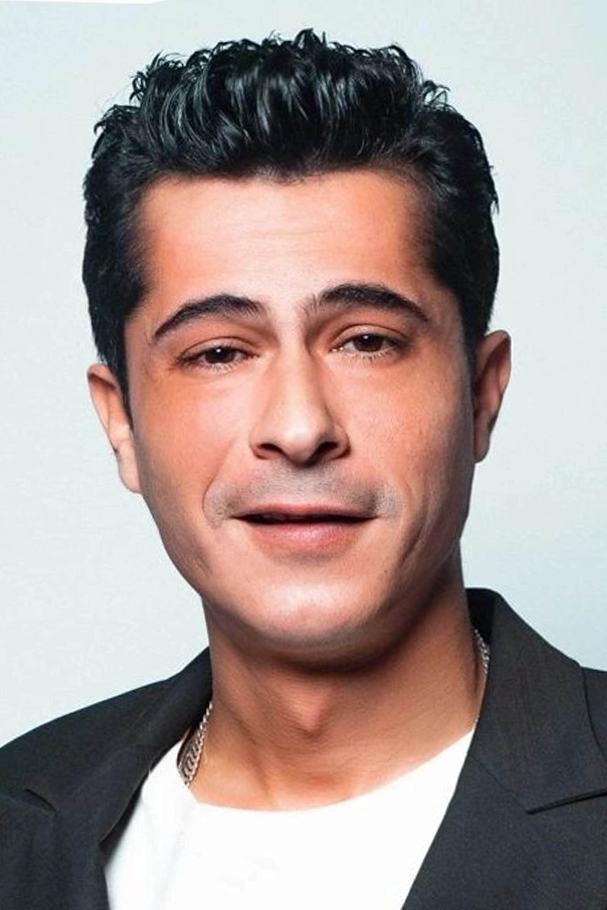 تصویر هنرمند İsmail Hacıoğlu