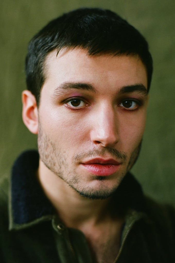 تصویر هنرمند Ezra Miller