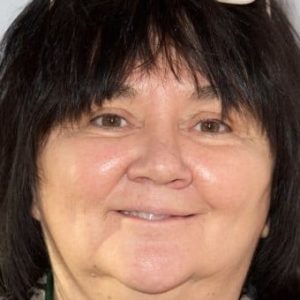 تصویر هنرمند Holly Dale