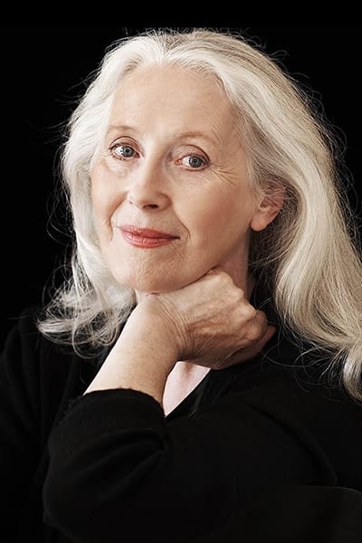 تصویر هنرمند Julia Blake