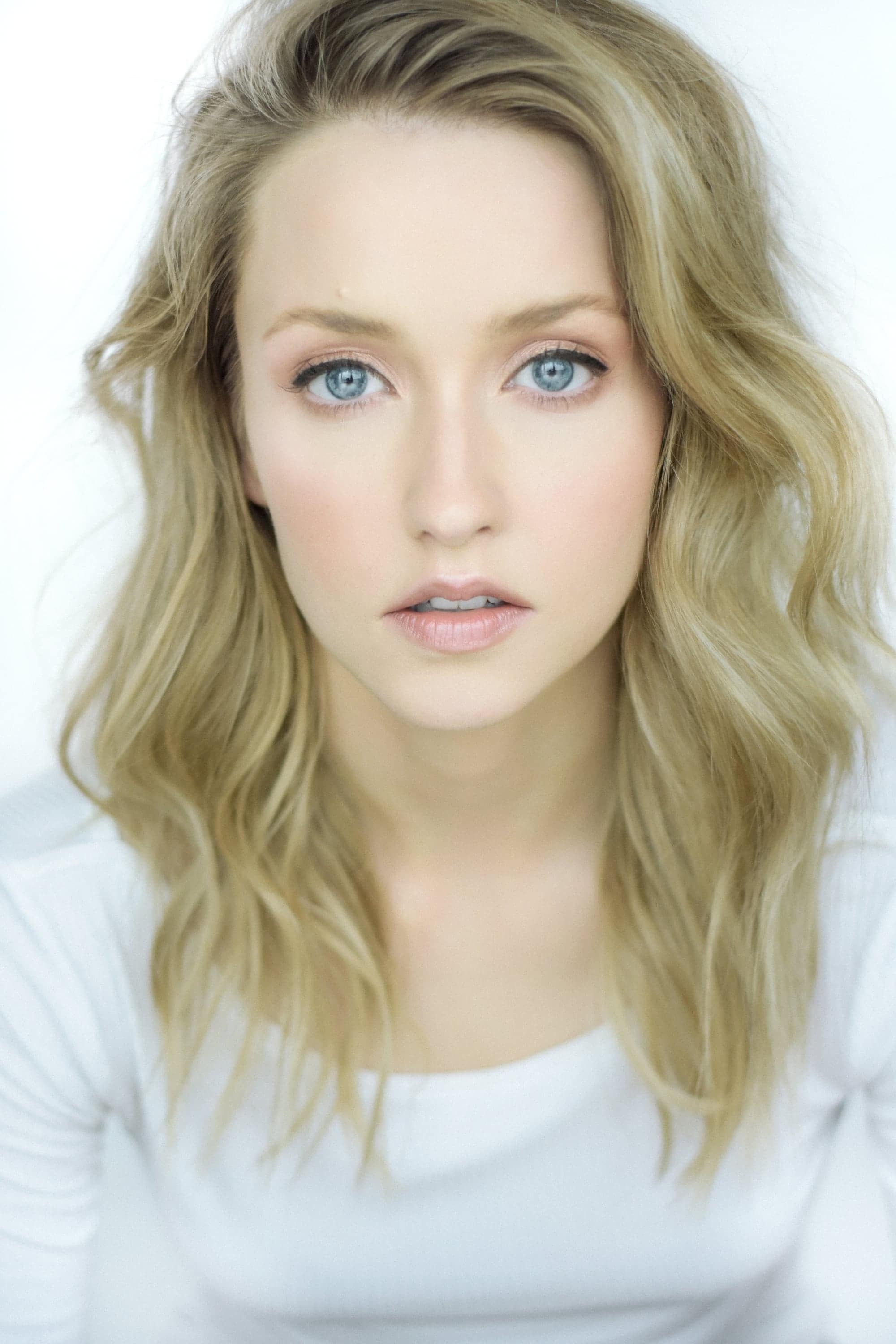 تصویر هنرمند Emily Tennant