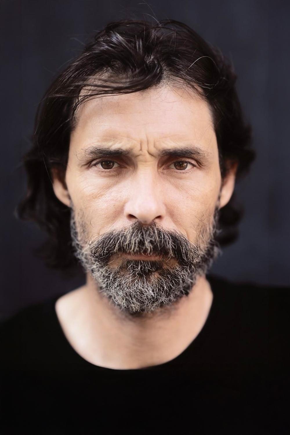 تصویر هنرمند Erdal Beşikçioğlu