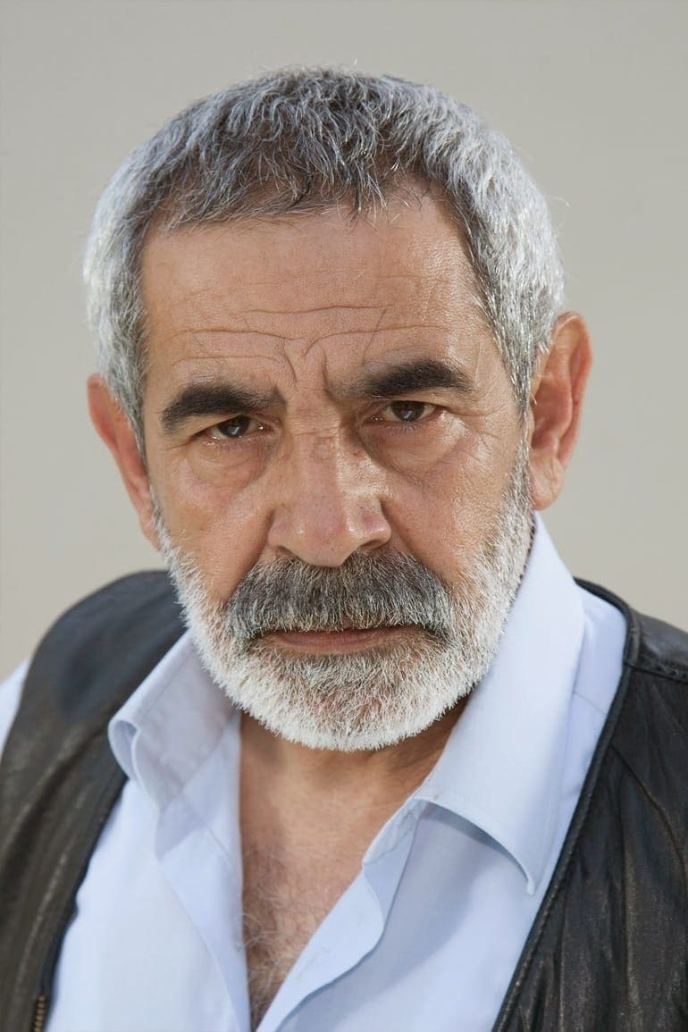 تصویر هنرمند Turgay Tanülkü
