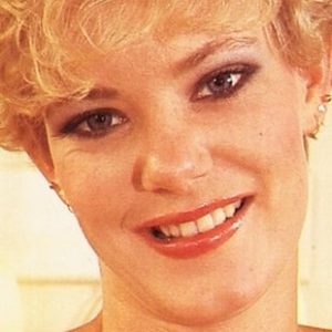 تصویر هنرمند Cara Lott