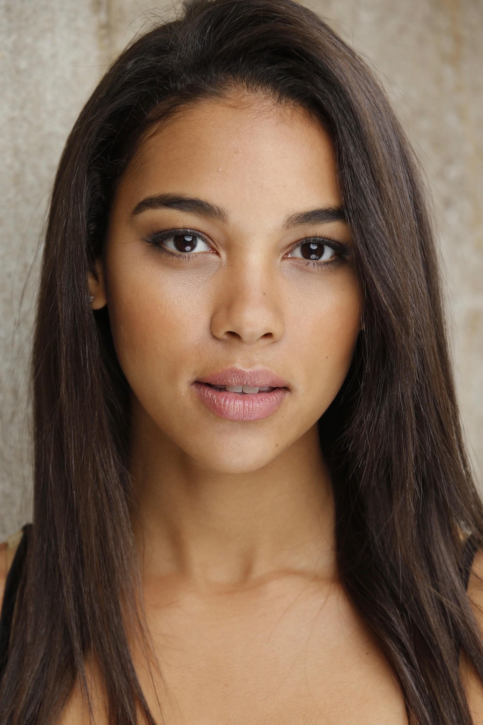 تصویر هنرمند Alexandra Shipp