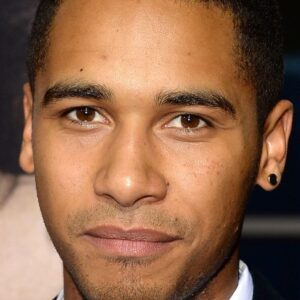 تصویر هنرمند Elliot Knight