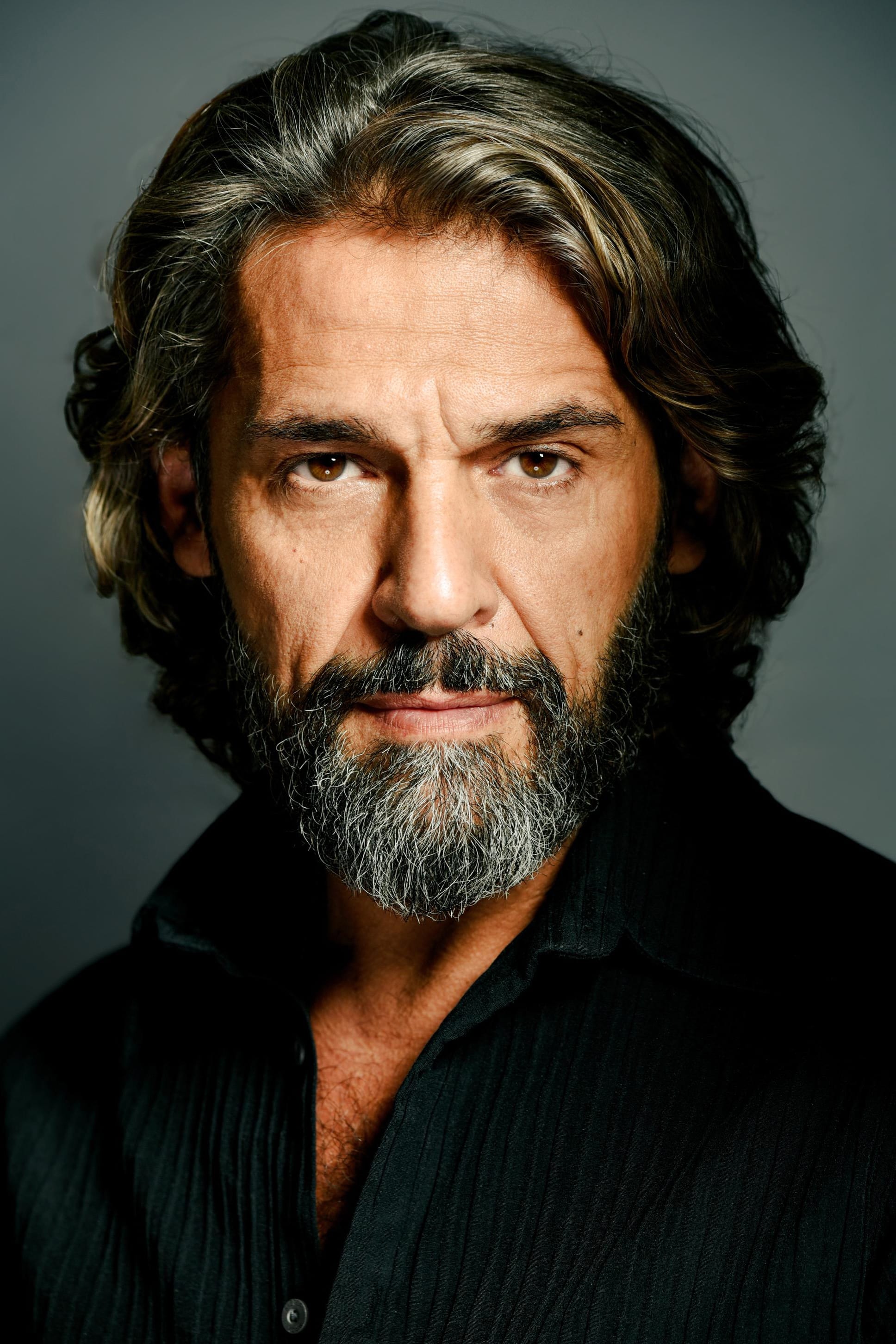 تصویر هنرمند Oscar Foronda