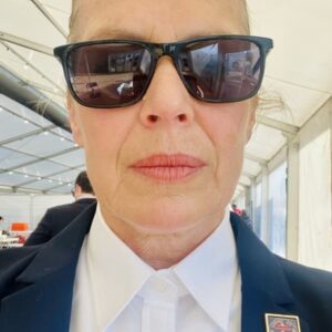 تصویر هنرمند Holly Barnard