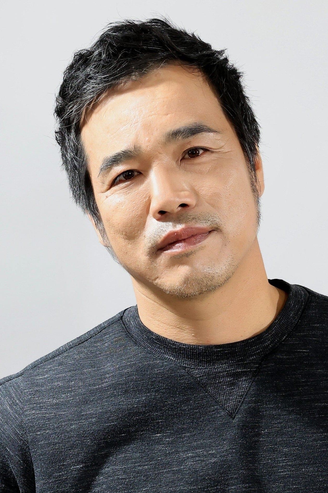تصویر هنرمند Yoon Jong-goo