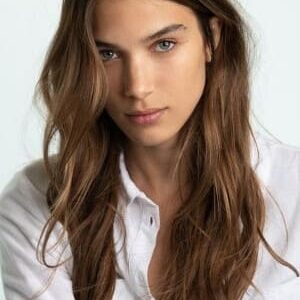 تصویر هنرمند Larissa Gomes