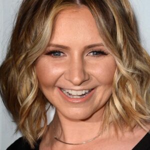 تصویر هنرمند Beverley Mitchell