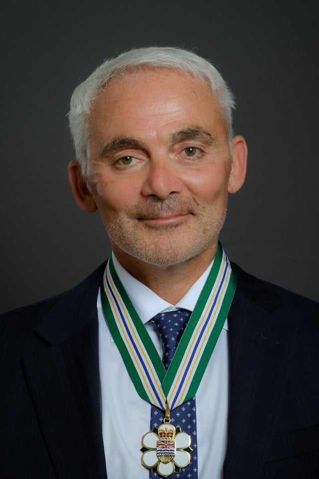 تصویر هنرمند Frank Giustra