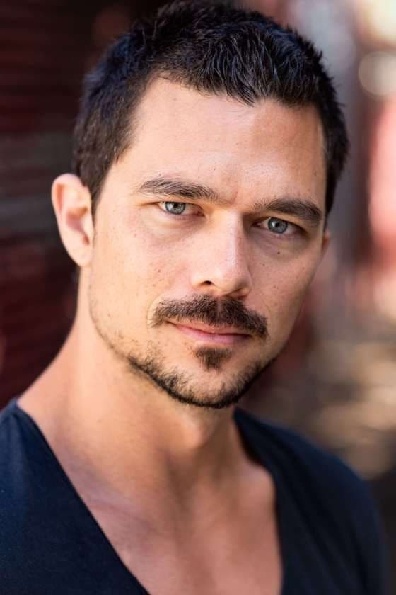 تصویر هنرمند Luke Arnold