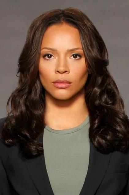 تصویر هنرمند Carmen Ejogo