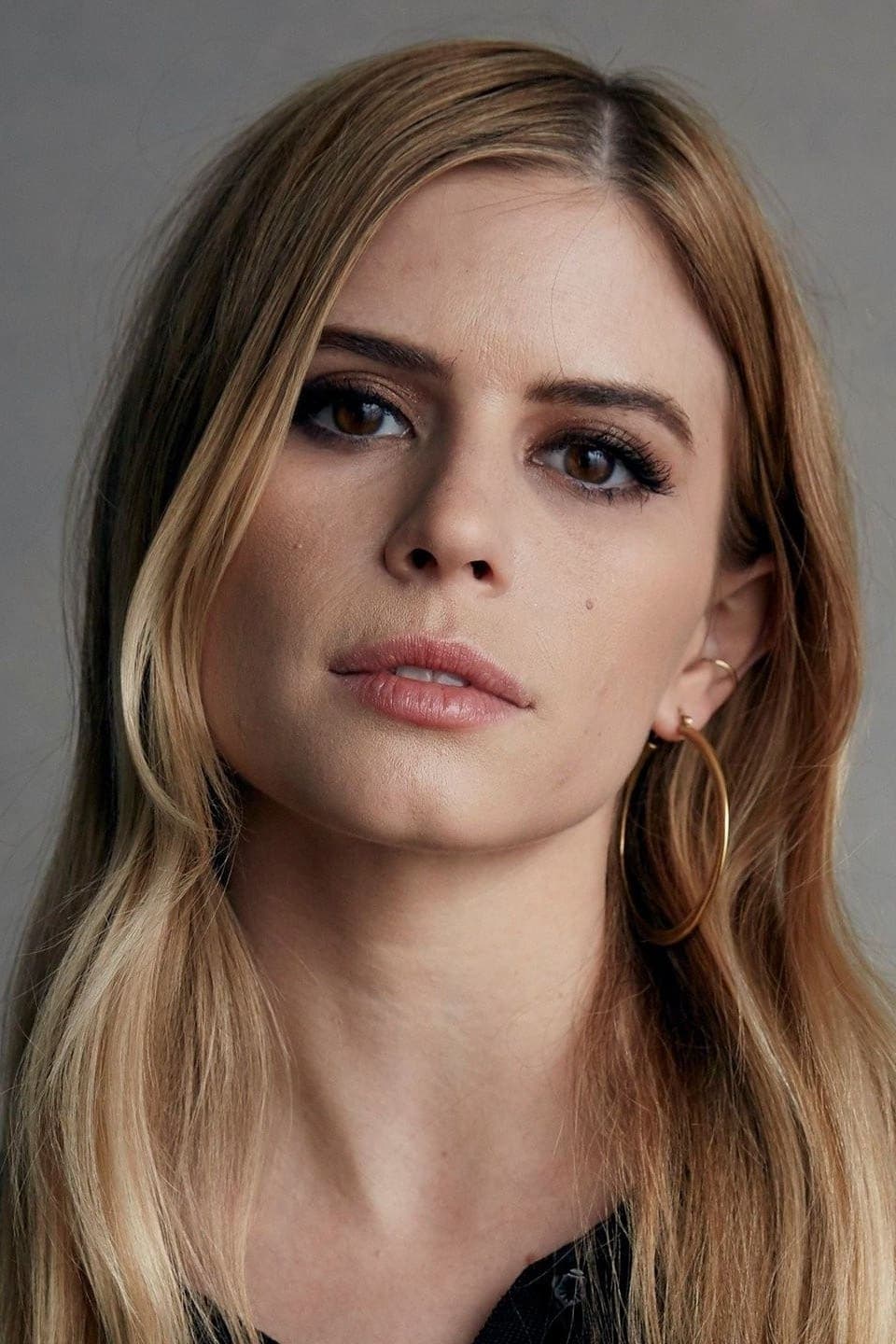 تصویر هنرمند Carlson Young