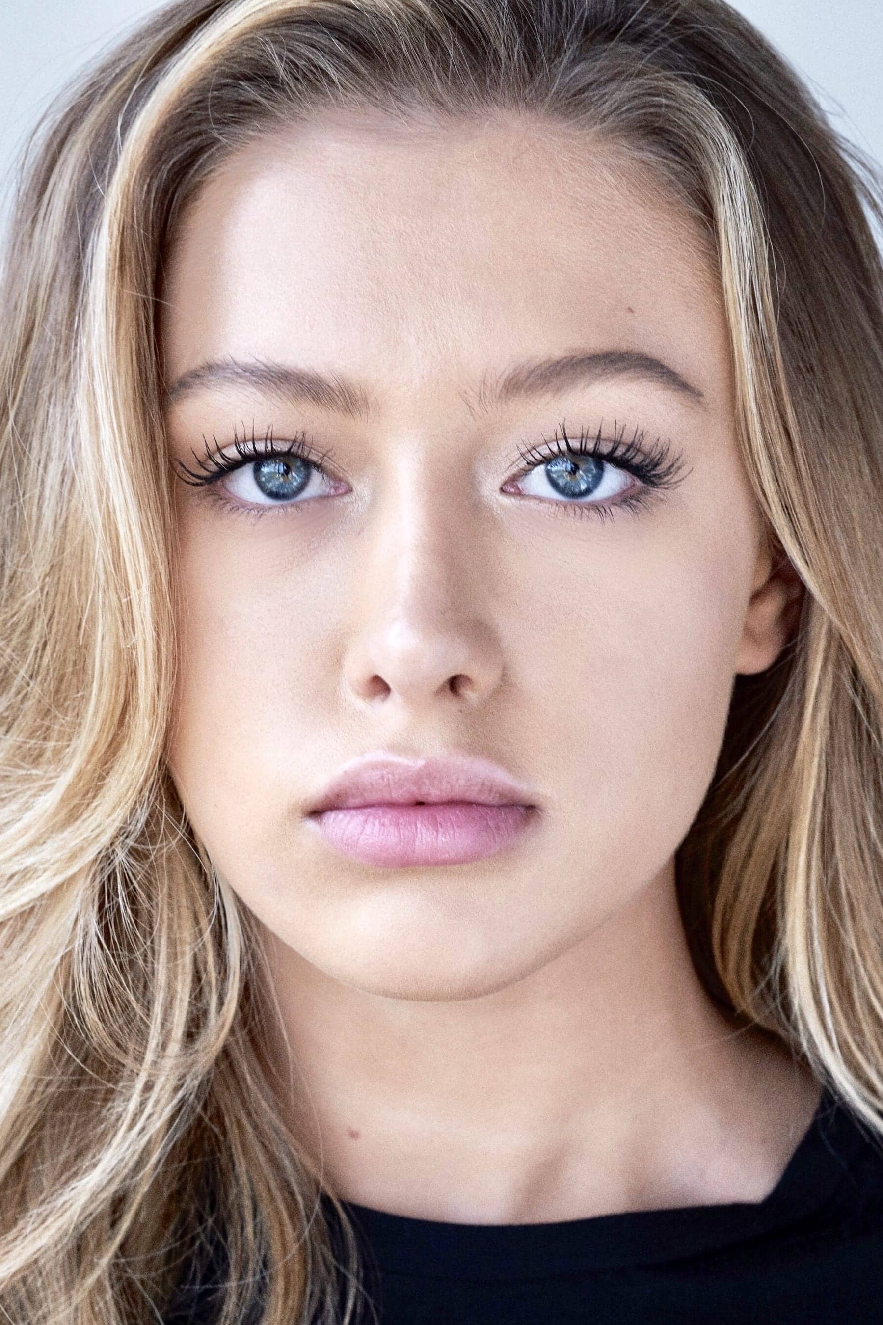 تصویر هنرمند Logan Riley