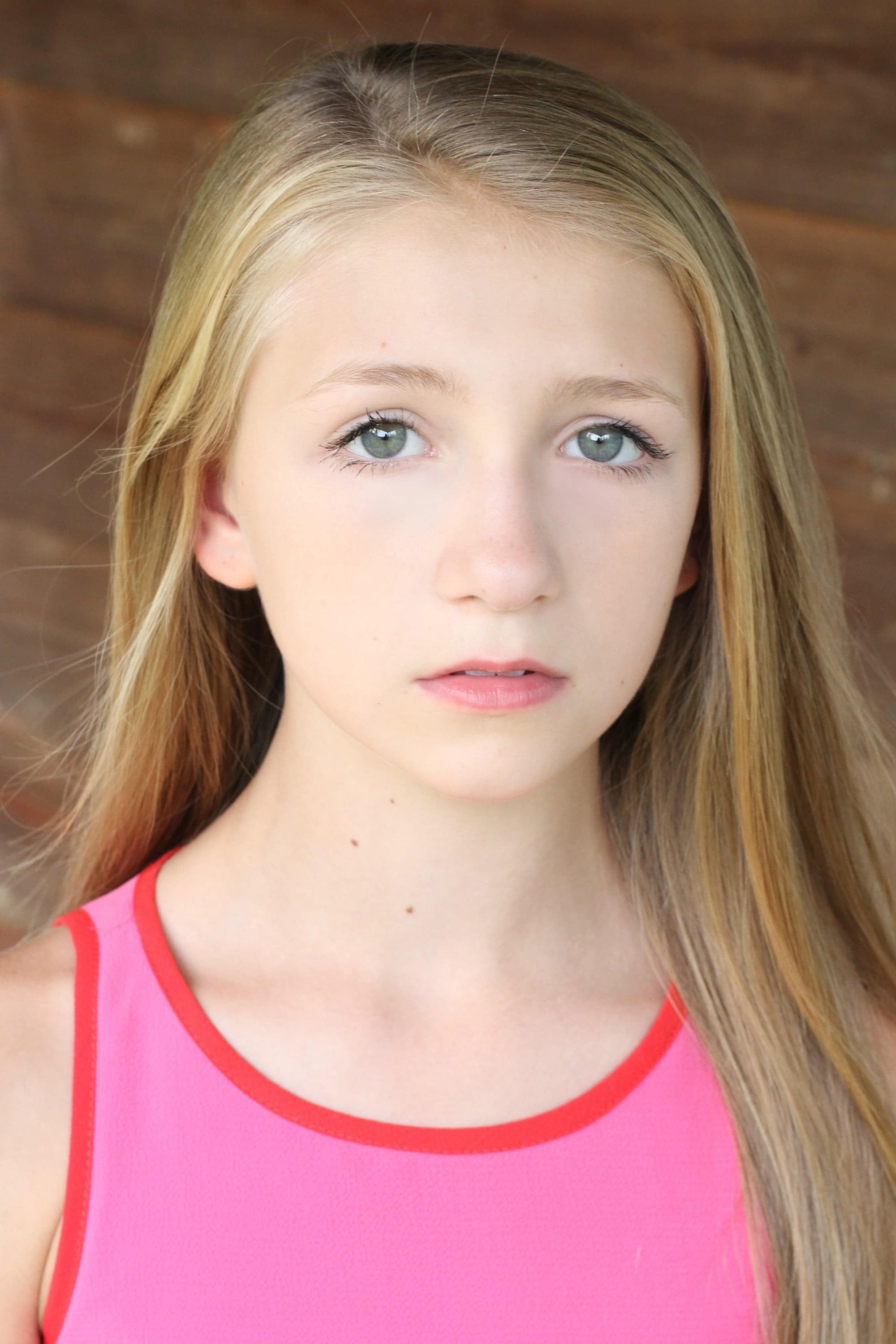 تصویر هنرمند Emma Rayne Lyle