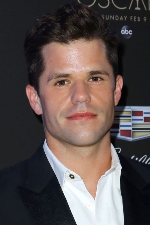 تصویر هنرمند Charlie Carver