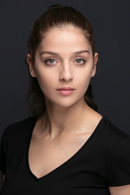 تصویر هنرمند Ecem Çalhan