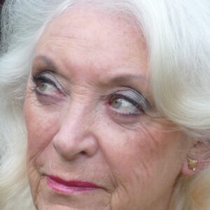 تصویر هنرمند Claire Johnston