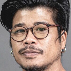 تصویر هنرمند Kongkiat Khomsiri