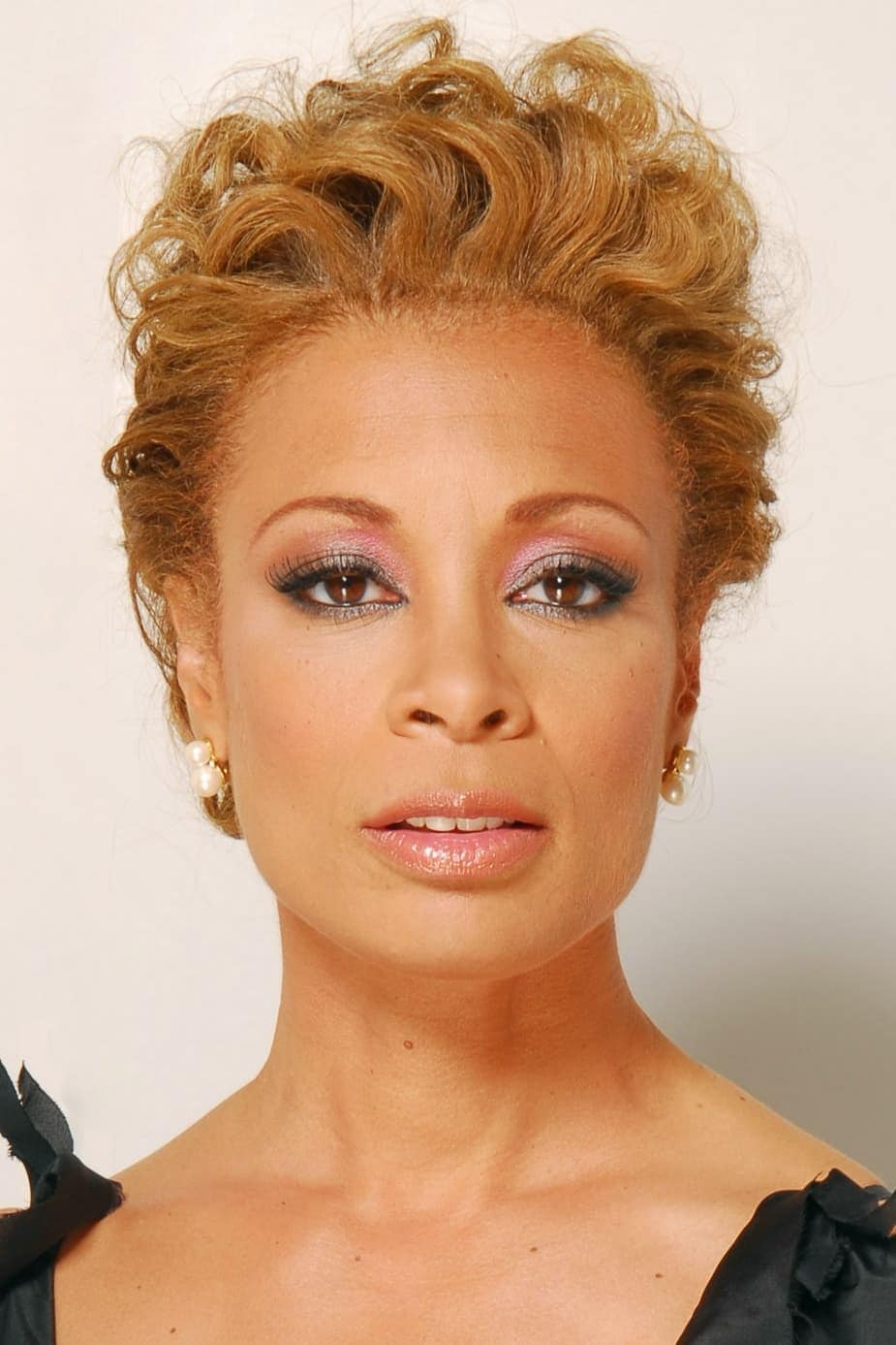 تصویر هنرمند Valarie Pettiford