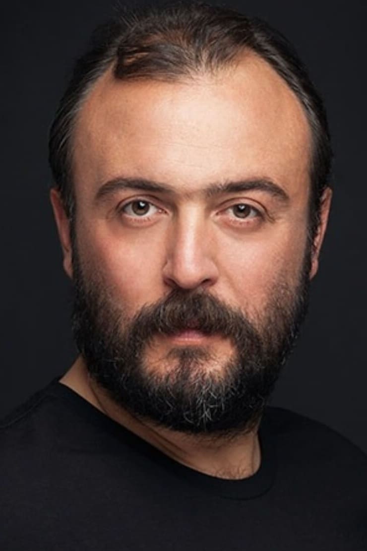 تصویر هنرمند Deniz Hamzaoğlu