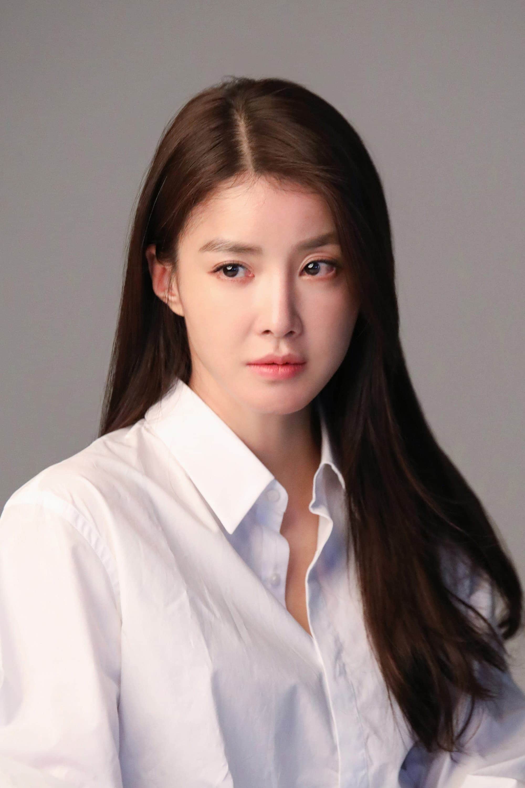تصویر هنرمند Lee Si-young