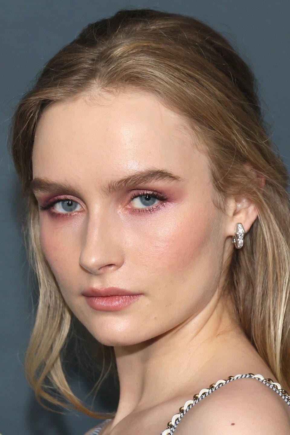 تصویر هنرمند Olivia DeJonge