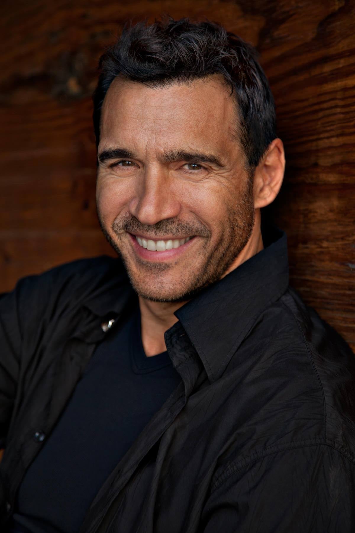 تصویر هنرمند Adrian Paul