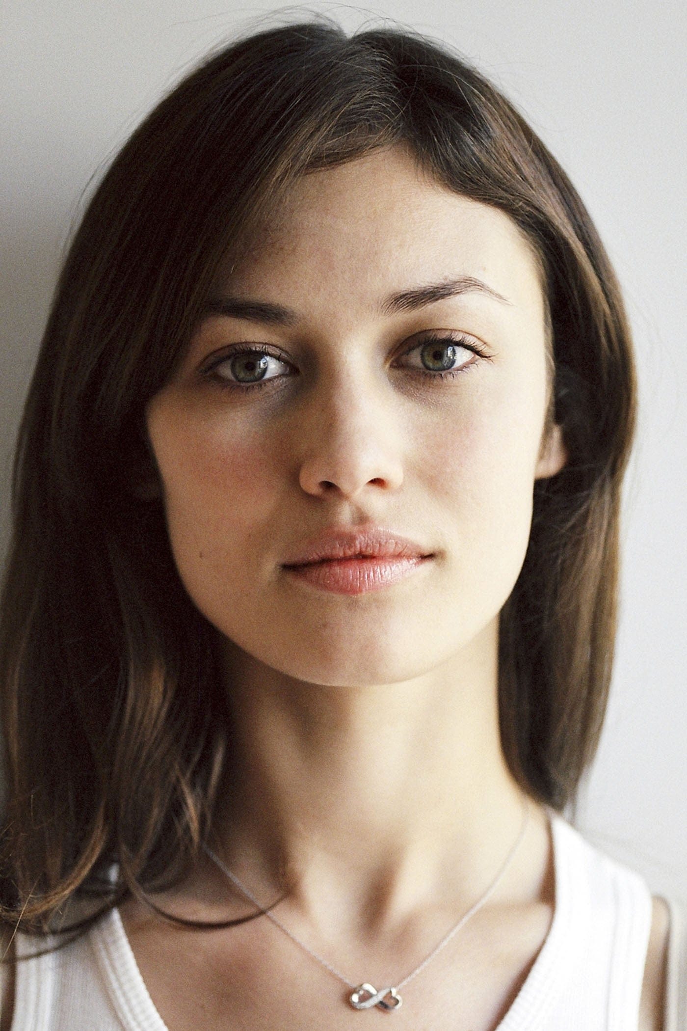 تصویر هنرمند Olga Kurylenko