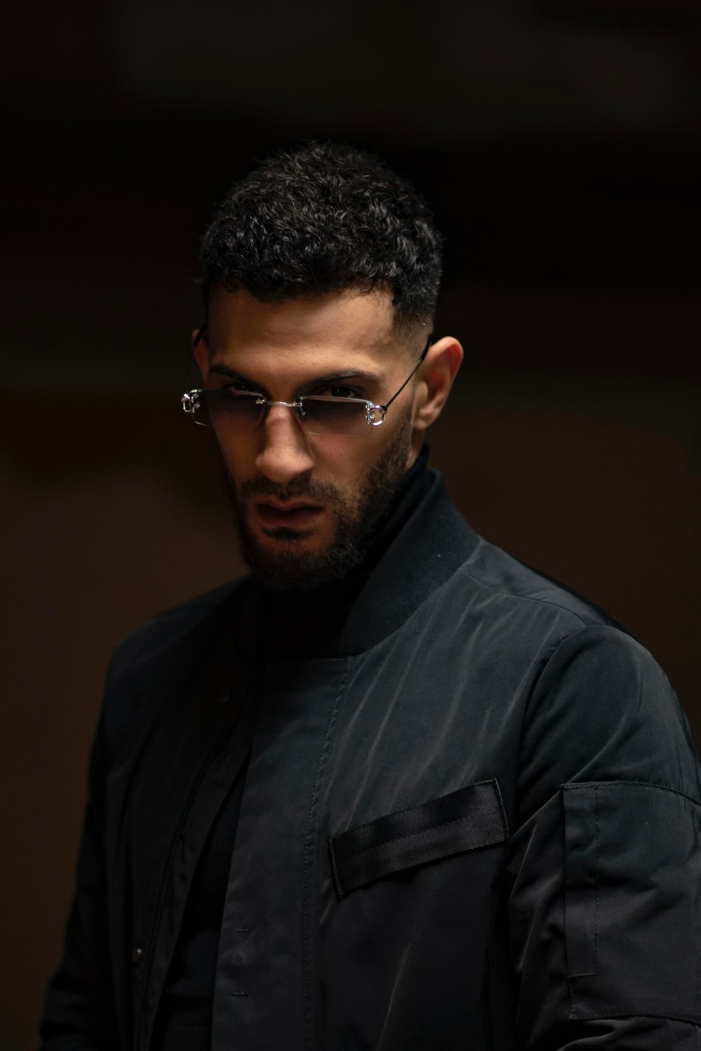 تصویر هنرمند Adrien Essamir